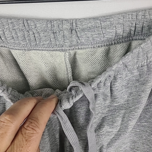 NWT Uniqlo Men's Extra Stretch Sweat Shorts Gray 8" Size 3XL - Picture 3 of 6